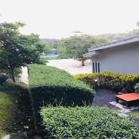Phuket Koh Sirey Beachfront Pool Villa מראה חיצוני תמונה