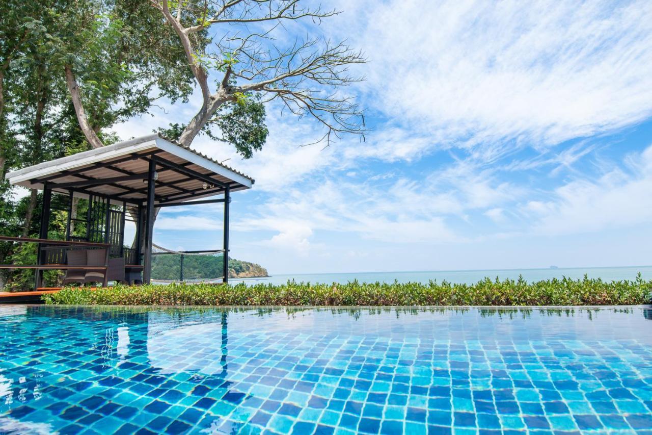 Phuket Koh Sirey Beachfront Pool Villa מראה חיצוני תמונה