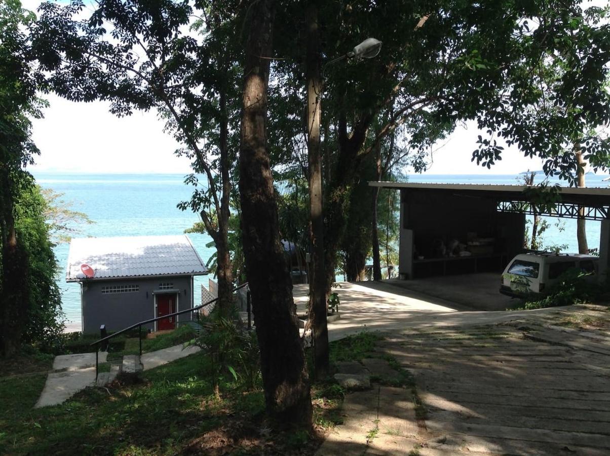 Phuket Koh Sirey Beachfront Pool Villa מראה חיצוני תמונה