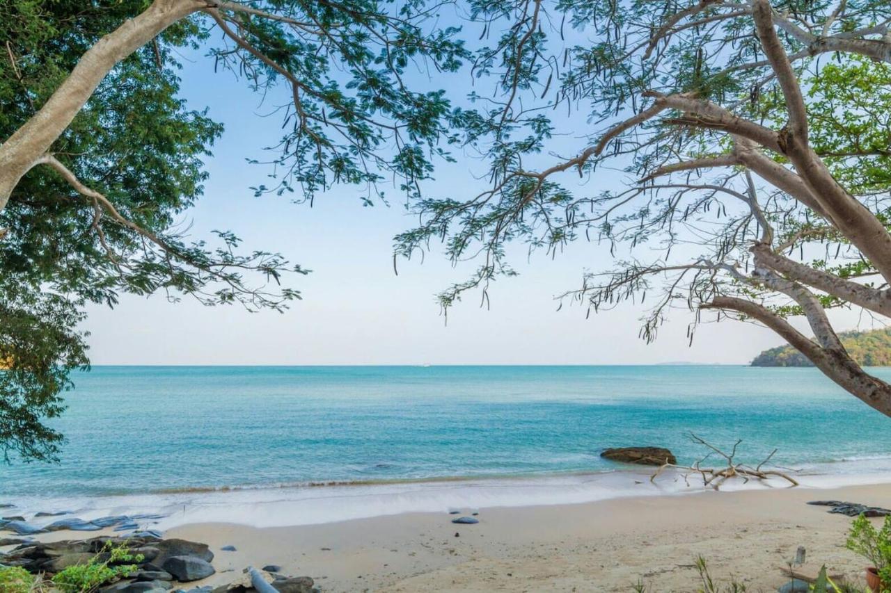 Phuket Koh Sirey Beachfront Pool Villa מראה חיצוני תמונה