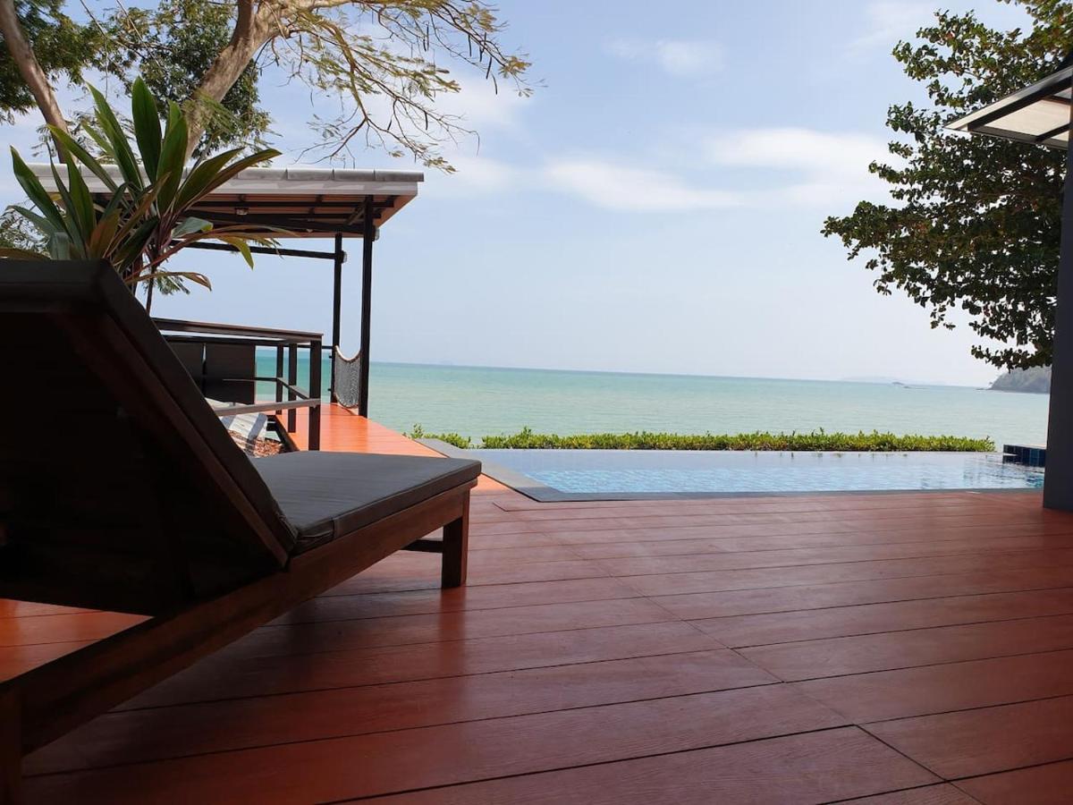 Phuket Koh Sirey Beachfront Pool Villa מראה חיצוני תמונה