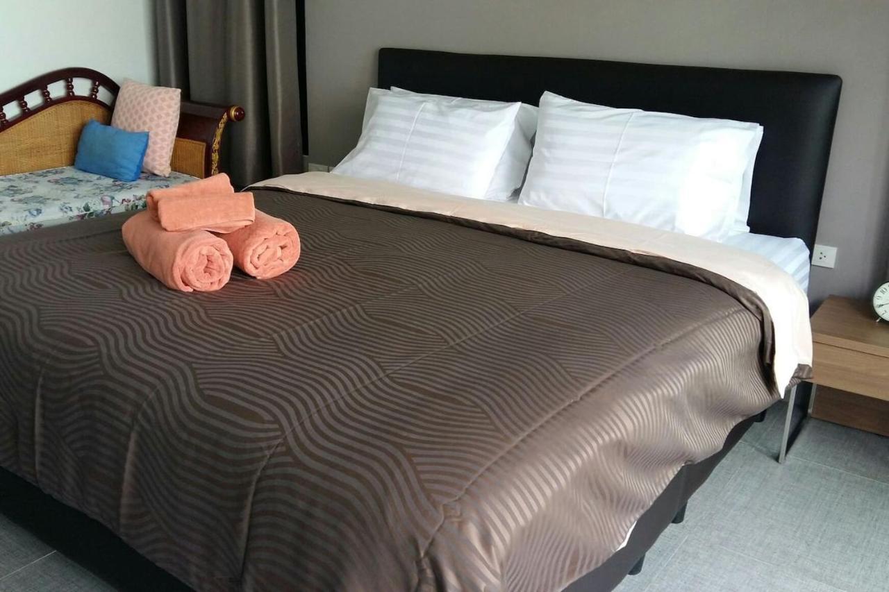 Phuket Koh Sirey Beachfront Pool Villa מראה חיצוני תמונה