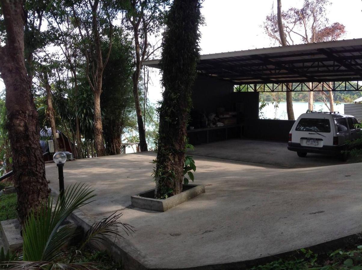 Phuket Koh Sirey Beachfront Pool Villa מראה חיצוני תמונה