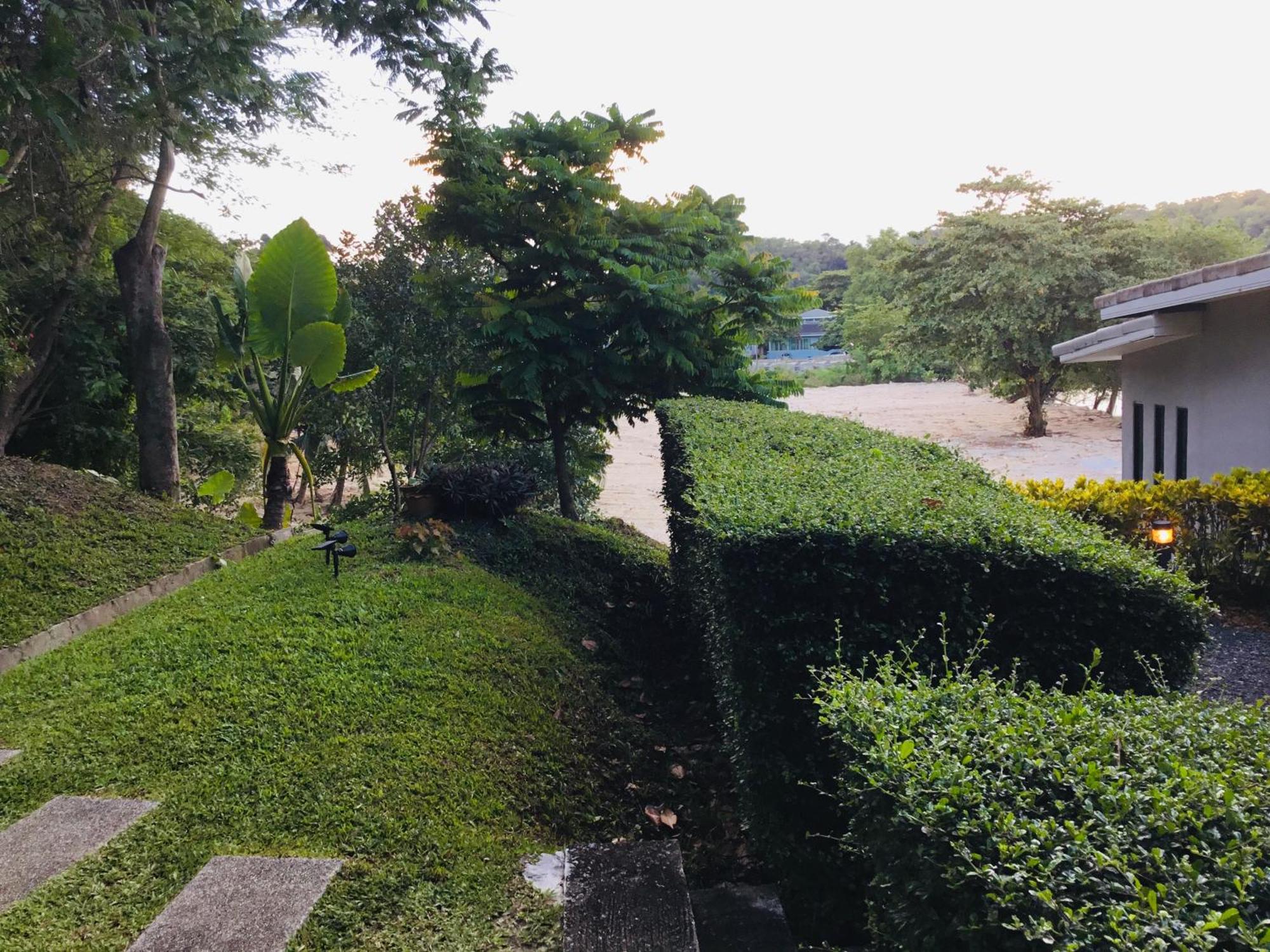 Phuket Koh Sirey Beachfront Pool Villa מראה חיצוני תמונה