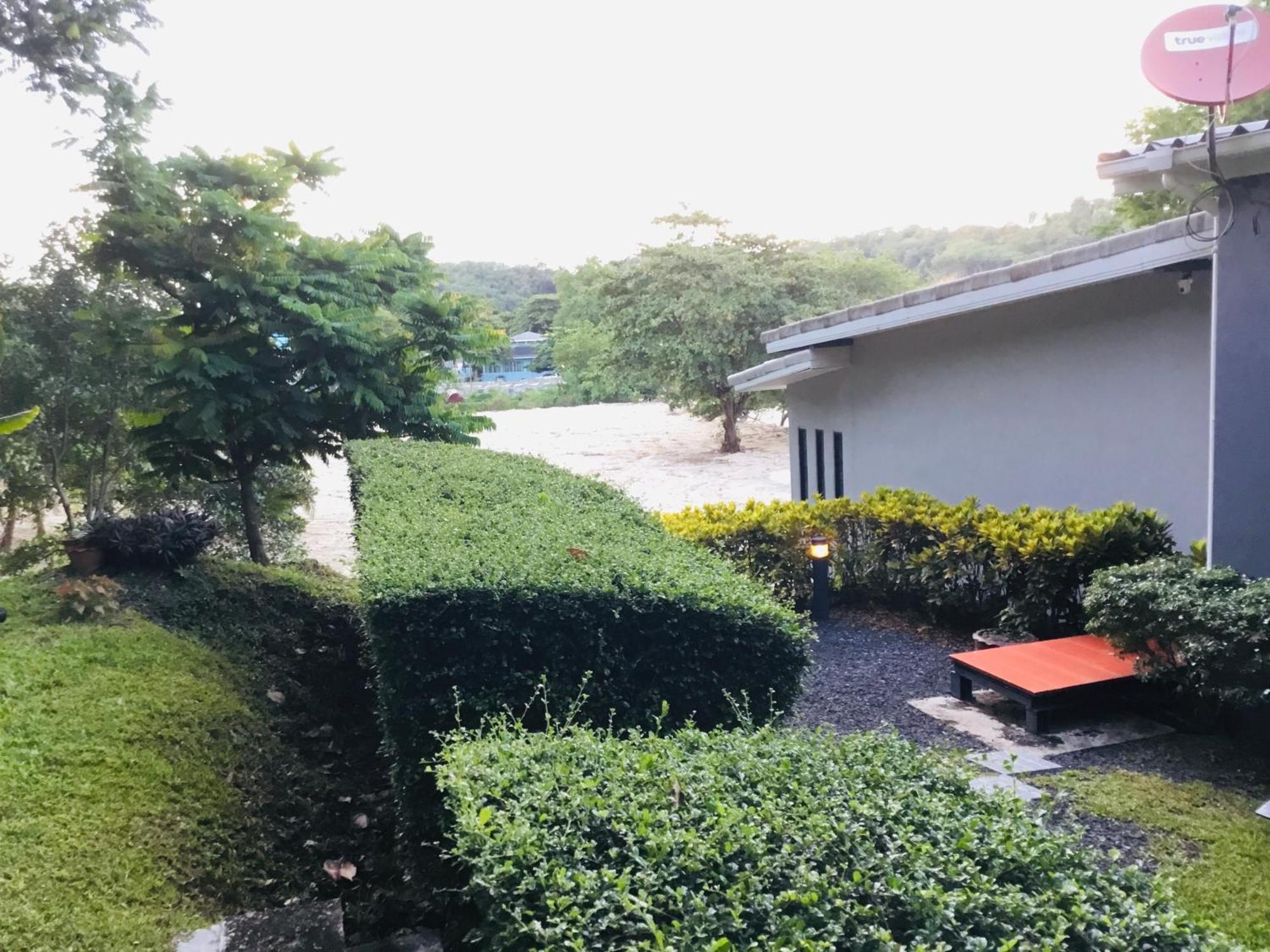 Phuket Koh Sirey Beachfront Pool Villa מראה חיצוני תמונה